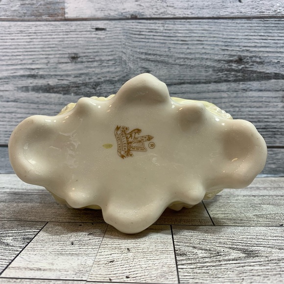 Belleek Lily of the Valley Plateau Cobb Lustre Cream & Yellow. - Picture 2 of 9